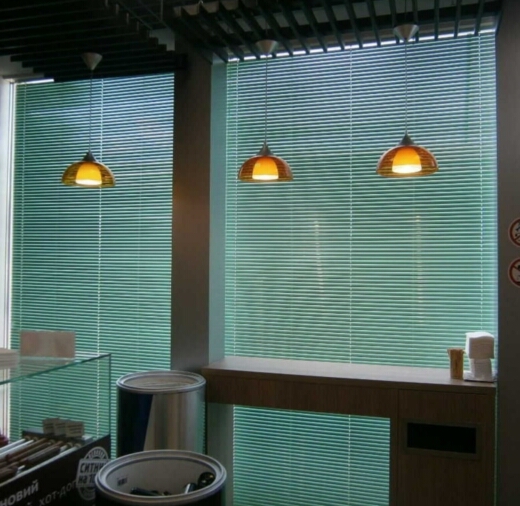 Алюминиевые жалюзи для кафе