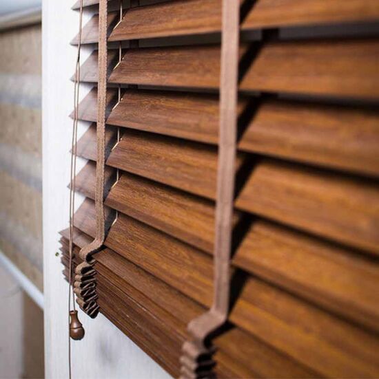 Деревянные горизонтальные жалюзи с пультом управления