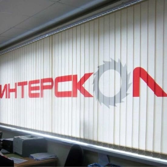 Вертикальные жалюзи с логотипом компании